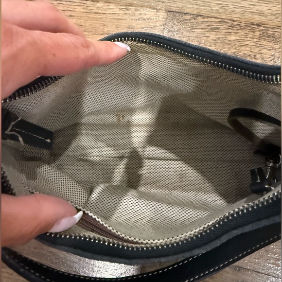 Dooney & Bourke small hobo bag - Picture 5 of 7